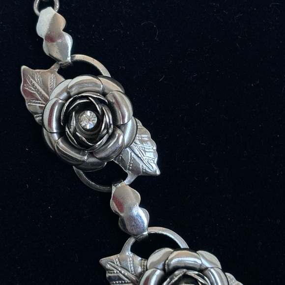 Elegant Silver Rose and Rhinestone Necklace - Picture 3 of 4